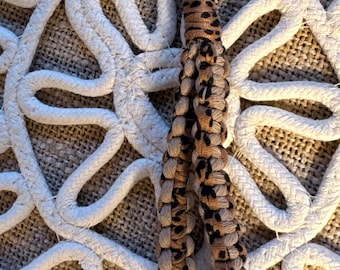 Cadena trenzada hecha a mano - Leopardo y natural - Llavero o cordón para teléfono - Cierre de langosta chapado en oro