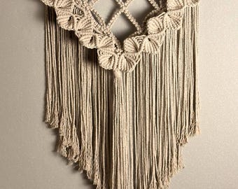 Tapiz de macramé para pared — Arte mural bohemio hecho a mano, rama natural, arte textil contemporáneo, decoración de pared impactante 66x68cm