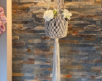 Macetero colgante de macramé hecho a mano - Macetero colgante de algodón natural - Decoración de pared bohemia y minimalista