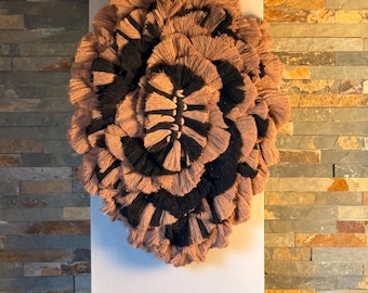 Decoración textil de pared "FLUFFY" en negro y chocolate, Arte textil contemporáneo, Hecho a mano por Sperto Carine