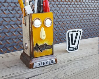 Metal Robot Desk Organizer, Recycled Danger Highway Retro Robot