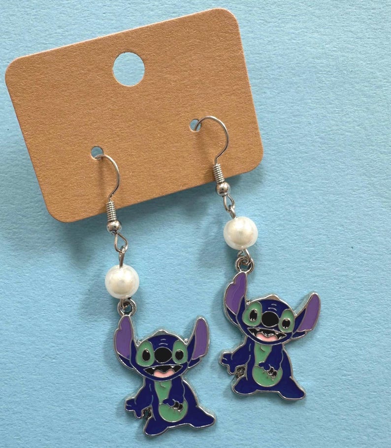 Pendientes colgantes con detalle de perla alienígena azul imagen 1