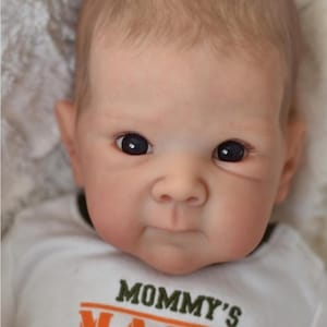 Kolekcjonerska lalka-reborn chłopiec Bettie – ręcznie robiona, realistyczna, noworodkowa, personalizowana