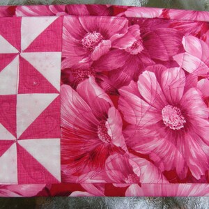 Mug Rug Pink Floral with Pinwheel Block