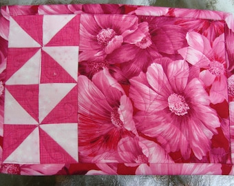 Mug Rug Pink Floral with Pinwheel Block