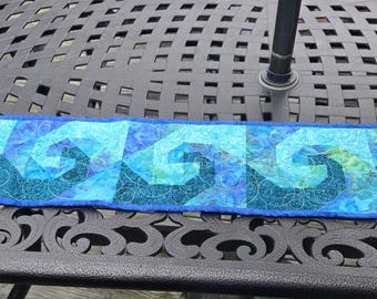 Chemin de table Snails Trail bleu sarcelle vert aqua 8 x 40 po