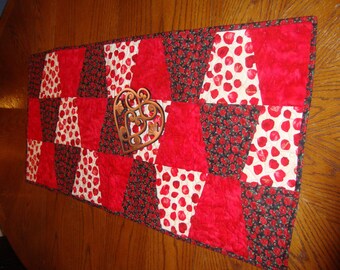 Quilted Table Runner Tumbler Romantic Roses v2 Red rose petals Carnations
