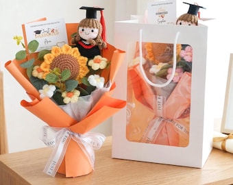 Bouquet di laurea personalizzato all'uncinetto: decorazione da tavola per la festa di laurea, ricordo della classe del 2026.
