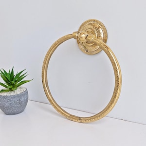 Handgemaakte Marokkaanse messing handdoekring: boho badkamerdecoratie
