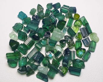 Cristalli di tormalina naturale di grado di taglio, lotto di tormalina, tormalina grezza, tormalina verde, campione di minerali da Afg 43 cts