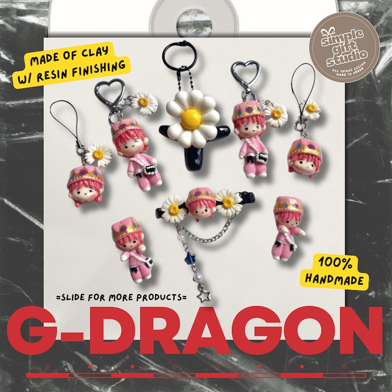 Puede incluir: Figuras de arcilla hechas a mano con acabado de resina, con tem&aacute;tica de G-Dragon. La colecci&oacute;n incluye llaveros, pendientes y un accesorio para el cabello, todos adornados con figuras en miniatura y detalles de margaritas. El texto "100% Handmade" es visible.