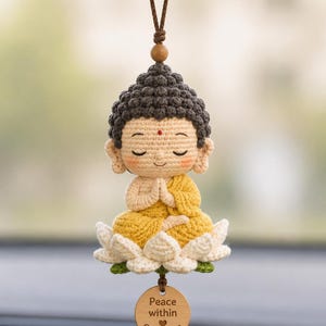 Virkad Buddha-bilberlock, handgjord lotusmeditationsdekor, backspegelhängare, gåva med andlig frid inom sig, zen-resekompis