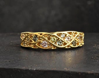 Anillo delicado de mujer con diseño de celosía y zafiros multicolores, banda minimalista de oro vermeil, anillo de compromiso único.