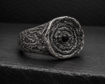 Anillo de cuarzo ahumado estilo brutalista para hombre: joyería rústica hecha a mano en plata de ley 925.