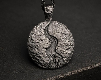 Collar con colgante del río Heráclito para hombre en plata de ley 925 oxidada
