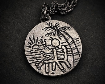 Collar con mantra "Go With The Flow" para hombre: colgante de moneda de plata de ley 925 hecho a mano con afirmación positiva, joyería de atención plena.