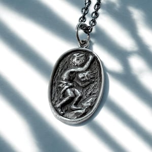 Myten om Sisyfos Silverhänge, Albert Camus existentialistisk filosofihalsband, smycken i antik grekisk mytologi, absurd hjälteberlock