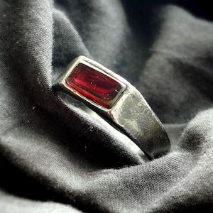 Red Garnet Signet Ring in 925 Oxidized Sterling Silver, Minimalist Unisex Statement Ring, Men's Rectangular Pinky Ring with Natural Gemstone