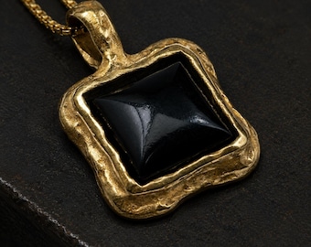 Colgante de oro y ónix negro para hombre, collar cuadrado con sello de cera fundido, joyería artesanal hecha a mano en oro vermeil de 24 quilates, dije unisex minimalista vintage