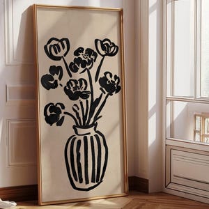 Póster abstracto de jarrón floral botánico, arte mural beige y negro, dibujo artístico en beige con jarrón de flores neutro, ilustración floral botánica E048