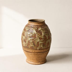 Jarrón de cerámica de estudio vintage firmado / Recipiente de cerámica texturizada en tonos tierra / 25 cm
