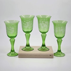 Set of 4 Vintage Green Goblets, Cottagecore Wine Glasses, Emerald Green Glasses, Wedding Table Decor, Midcentury Barware, Hostess Gift