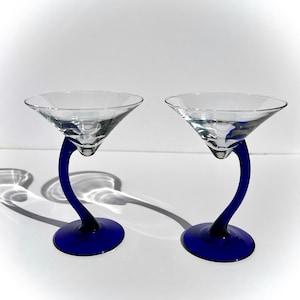 Libbey Bravura-martiniglazen – set van 2 | Gedraaide kobaltblauwe steel | Vintage cocktailglaswerk | Barwagendecor, housewarmingcadeau