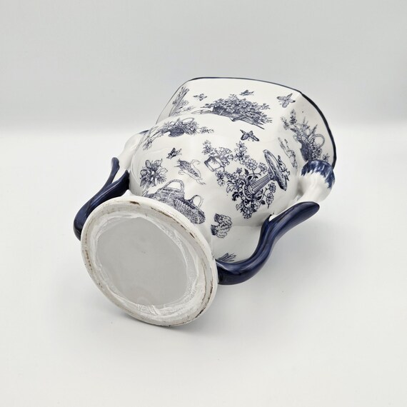 ヴィンテージのブルー＆ホワイトセラミック花瓶（ガーデンモチーフ