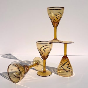 Set van 4 vintage Belfor Czech Art Cordial-glazen – Amberkleurige wervelbekers | Middeleeuws bargerei | Boho decor barwagen | Cadeau-idee gastvrouw