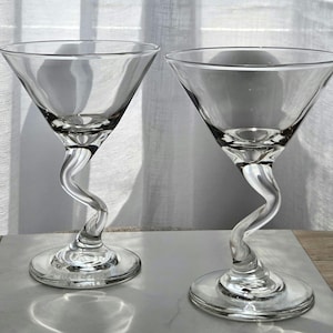 Beefeater Twisted Stem Martini-Gläser - 2er-Set Vintage Cocktailgläser | Retro Barware | Wavy Stem Gin-Gläser | Hausbar Dekor Geschenk