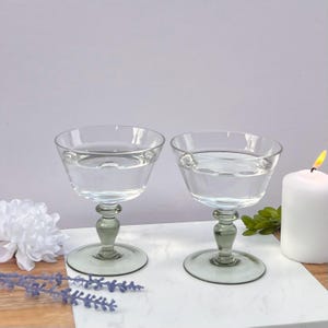 Set of 2 Vintage Coupe Cocktail Glasses with Green Stem – Retro Goblets for Bar Cart, Wedding Gift, Housewarming Gift or Art Deco Barware