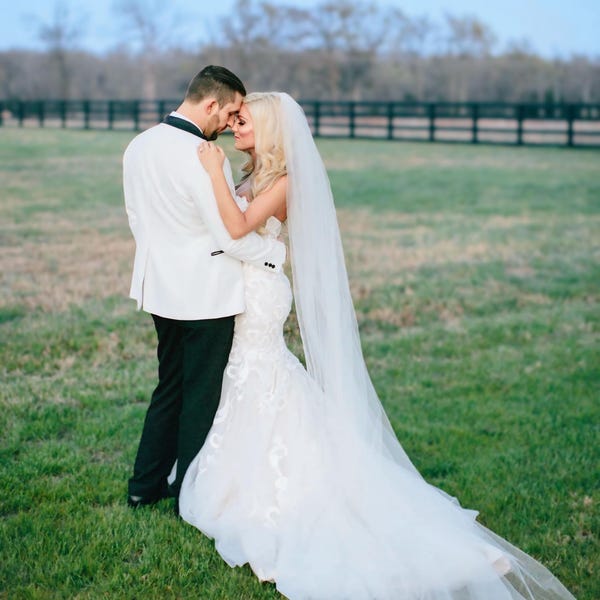 Sheer Bridal Illusion Tulle Wedding Veil: Single Tier Cathedral Veil