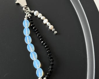 Llavero de cristal blanco y negro, dije de cristal para bolso, llavero hecho a mano, dije para bolso, dije de cuentas para bolso, accesorios para bolso