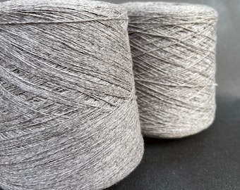 Ren italiensk kashmir på strut | Biagioli Modesto | Ljusgrå | 275 m / 50 g | Stickning och maskin