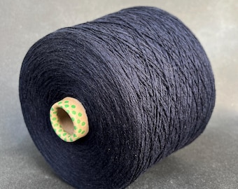 Ren italiensk kashmir på strut | Biagioli Modesto | Marinblå | 275 m / 50 g | Stickning och maskin