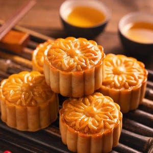 moon cake with coconut filled