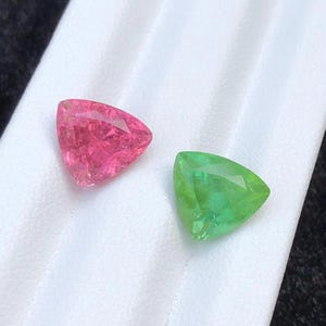 Turmalin i omvänd riktning || vikt 6,60 karat || 9*10,2*6,5 mm || 100 % naturlig || etiskt framställd från Afghanistan || perfekt för örhängen