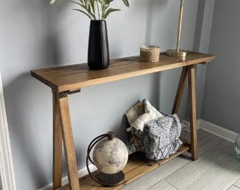 Consola estrecha de madera de abeto: entrada rústica de granja