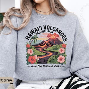 Hawaii Volcanoes Sweatshirt, Tropisches Lava Rundhalsausschnitt, Big Island Malerischer Pullover, Hibiscus National Park Tee Geschenk, Abenteuer Natur Liebhaber Top