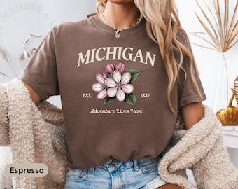 Maglietta vintage Michigan Blossom Comfort Colors, maglietta avventura Great Lakes, top da viaggio nel Midwest, regalo per un viaggio panoramico nella natura