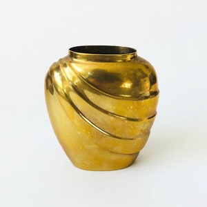 Vaso in ottone goffrato