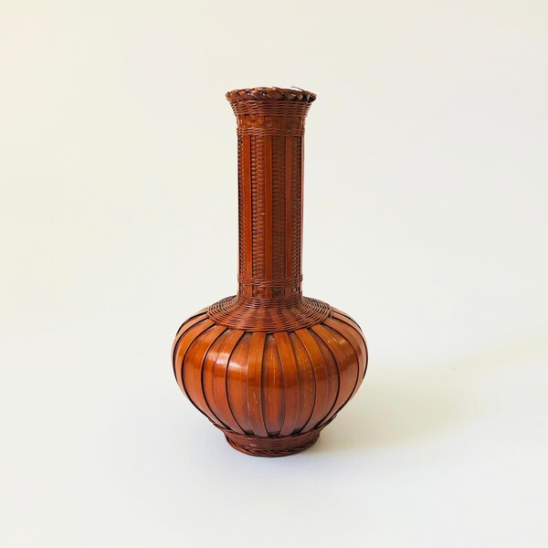Vase en osier avec intérieur en céramique
