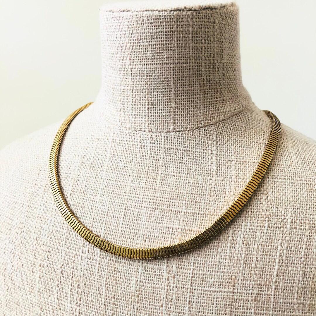 Collier Ras Du Cou Vintage Doré MONET - Métal Doré Et émail Noir, Longueur 41 Cm, Occasion