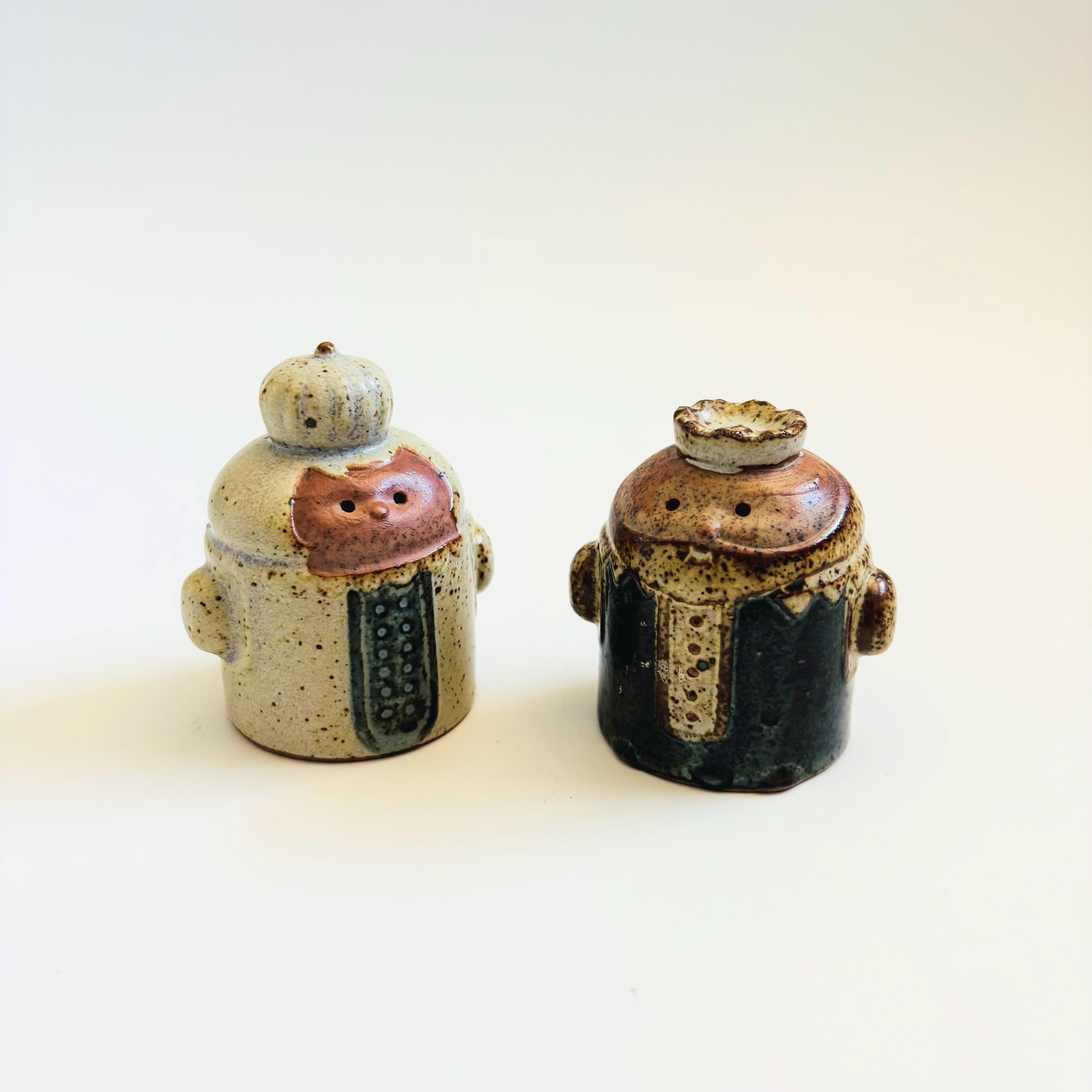 Mid Century Pottery King and Queen Salt and Pepper Shakers 