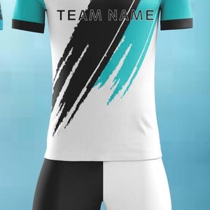 サッカーユニフォームモックアップPSD – カスタムサッカーキットデザインテンプレート – 編集可能なチームユニフォームモックアップファイル