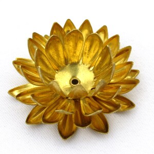 2 pcs 28mm Chrysanthemums Golden Flower Handmade Brass Finding f113