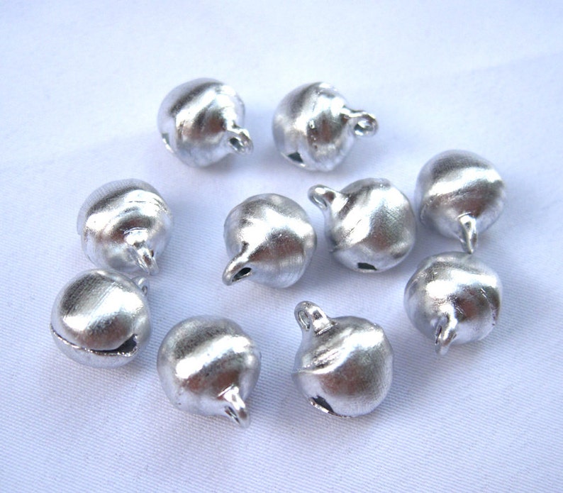 50pcs Shiny Silver Jingle Bells 10mm Aluminum End Charm Christmas Decoration b046