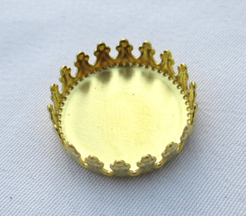 15pcs Round Brass Setting for 15mm Cabochon Loose Filigree Findi 15pcs Round Brass Setting for 15mm Cabochon Loose Filigree Findi