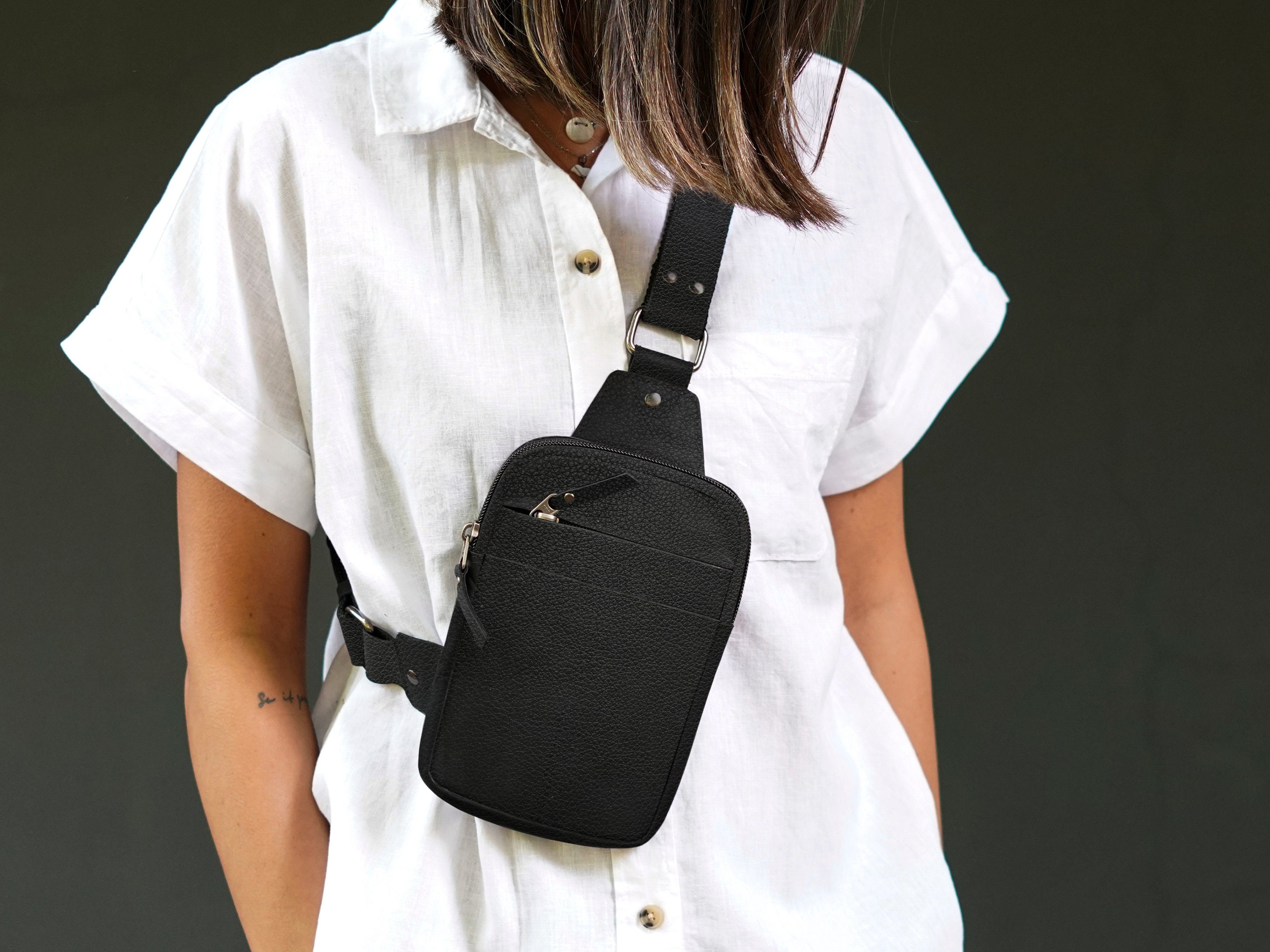 Sh1850 Trendy Female Shoulder Crossbody Chest Bags Custom Logo