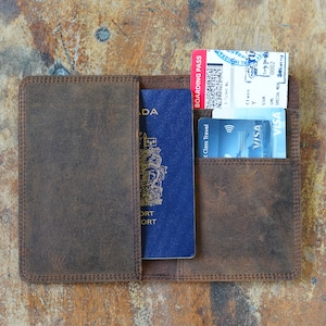 Reisepasshülle aus Leder in Braun